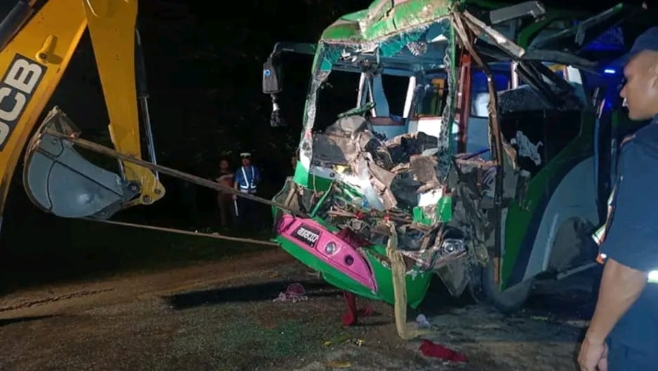 राप्तीसोनारीमा ट्रकसँग ठोक्कियो बस, एकै वडाका ५ सहित ७ जनाको मृत्यु